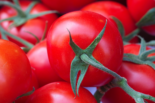 Rote Tomaten mit Stil