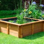 Holz Hochteich mit Blumen